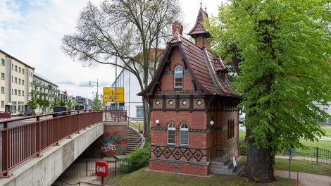 Historisches Schleusenwärterhaus am Ufer des in die Rathenower Havel mündenden Stadtkanals, Bild: dpa/Soeren Stache