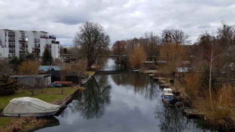 Blick auf´s Wasser. Den kann man an vielen Stellen in Rüdersdorf genießen. Den Ort durchziehen zahlreiche Kanäle und Seen, Foto: Antenne Brandenburg/Eva Kirchner-Rätsch