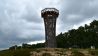 Der 15 Meter hohe Heideturm auf dem Heinz-Sielmann-Hügel bei Pfalzheim bietet den Besuchern einen weiten Blick in die Landschaft. Bild: Antenne Brandenburg / Björen Haase-Wendt