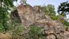 Der Rothsteiner Felsen ist ein natürlich entstandener Felsen, der etwa 560 Millionen Jahren alt ist. Bei dem Gestein handelt es sich um Grauwacke, einem Gemenge aus verschiedenartigen Gesteinsbruchstücken. Der Felsen ist ein beliebter Kletterort., Foto: Antenne Brandenburg, Ralf Jußen