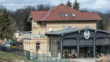 Blick auf den Bahnhof Velten, Bild: dpa/Paul Zinken