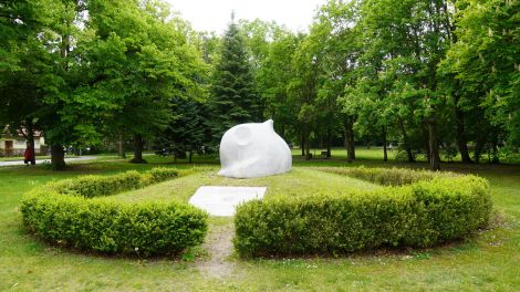 Park mit Koenuma-Denkmal in Wriezen, Bild: Antenne Brandenburg/Fred Pilarski