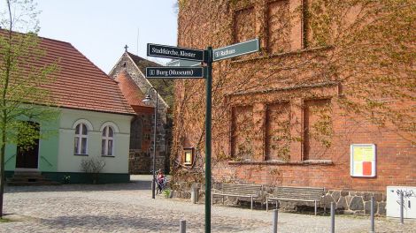 Wegweiser in Burg-Nähe, Bild: Antenne Brandenburg/ksa