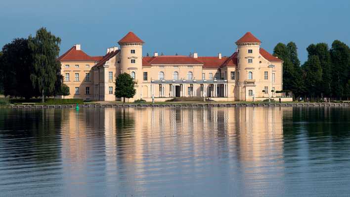 Schloss Rheinsberg am Grienericksee, Bild: dpa/Soeren Stache