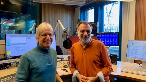 Prof. Hans-Peter Grossart (li.) zu Gast bei Frank Schroeder im Antenne-Studio, Bild: Antenne Brandenburg