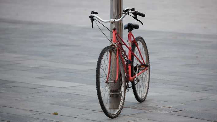 angeschlossenes Fahrrad, Foto: Colourbox