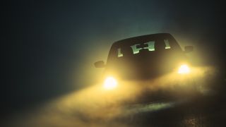 Auto mit Scheinwerferlicht, Foto: Colourbox