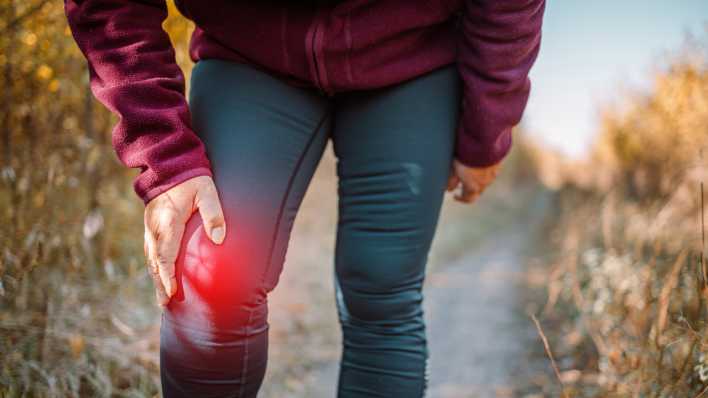 Frau mit schmerzendem Knie, Foto: Colourbox
