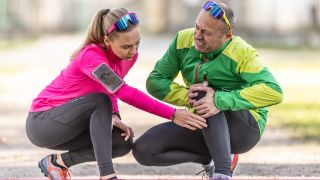 Mann mit schmerzender Arthrose, Foto: Colourbox