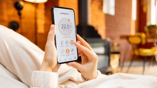 Smart Home auf dem Handy, Foto: Colourbox