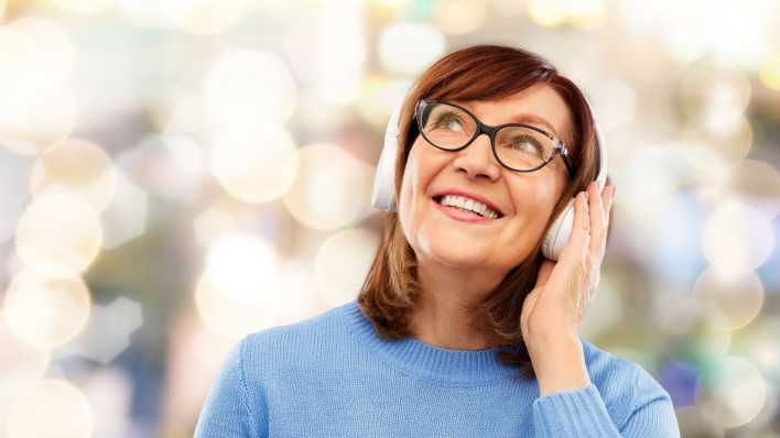 Frau mit Kopfhörern, Bild: Colourbox
