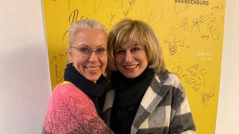 Mary Roos und Moderatorin Inez Lang bei Antenne Brandenburg