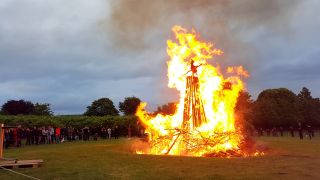 Grosses Lagerfeuer, Foto: Colourbox