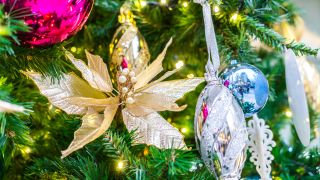 Weihnachtsbaumschmuck, Foto: Colourbox