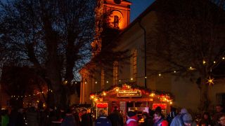 Müllroser Kirchplatz am Abend, Foto: Haus des Gastes/Lutz Boltz