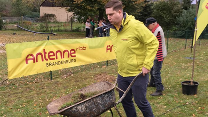 Moderator Eric im Einsatz in Neu Zauche, Bild: Antenne Brandenburg