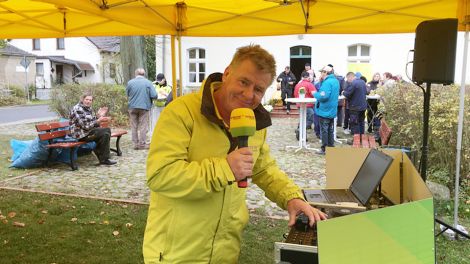 Schippe drauf in Steinhöfel - DJ Hans heizt ein, Bild: Antenne Brandenburg