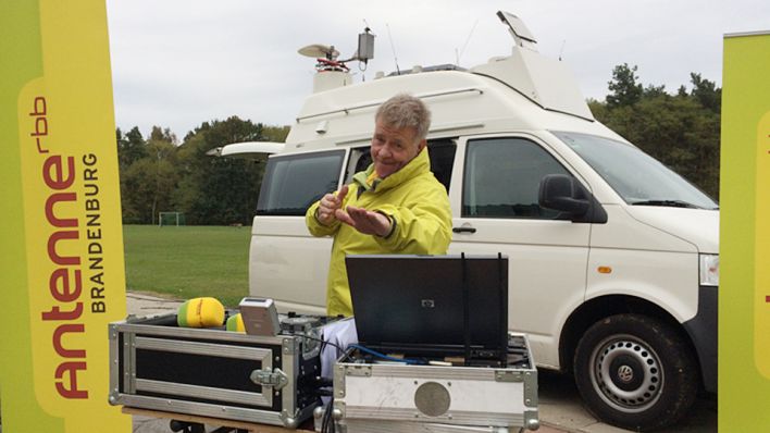 Schippe drauf in Niemegk - Antenne DJ Hans Helmig sorgt für den Schwung, Bild: Antenne Brandenburg