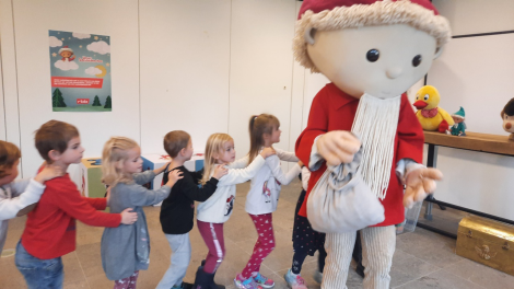 Kinder der Kita Rappelkiste aus Linthe zu Besuch beim Sandmännchen