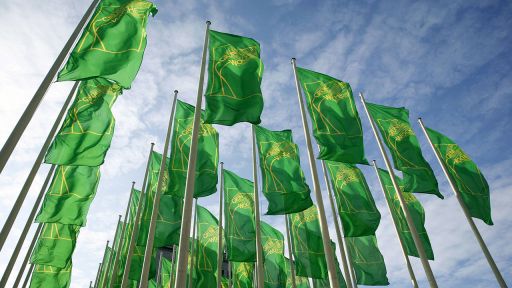 Internationale Grüne Woche - Fahnen vor dem Messegelände (Quelle: Imago)