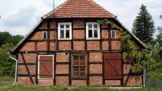 Historisches Fachwerkhaus im Museumsdorf Glashütte (Quelle: imago/Hohlfeld)