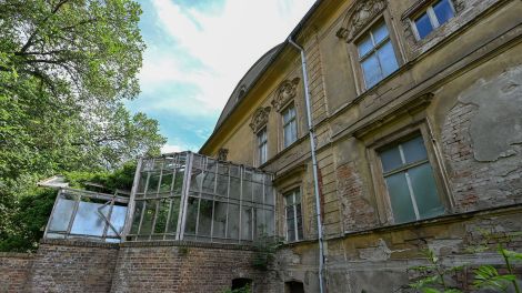 Archivbild: Das Gebäude des Schlossgutes Finowfurt, der künftigen Natur-Kultur-Herberge. (Quelle: dpa/P. Pleul)