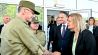 Nancy Faeser (SPD), Bundesinnenministerin und Bartosz Grodecki (2.v.r), stellvertretender polnischer Innenminister, besuchen das Gemeinsame Zentrum der Deutsch-Polnischen Polizei- und Zollzusammenarbeit am Autobahngrenzübergang. Nancy Faeser hatte sich bei ihrem Besuch in Polen nahe der deutschen Grenze am Dienstag über die Zusammenarbeit der Polizei informiert. (Foto: dpa)
