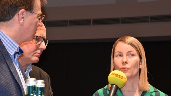 Moderator Andreas Oppermann im Gespräch mit Steffen Reiche und Autorin Sabine Rennefanz (Foto: Phil Beng/rbb)