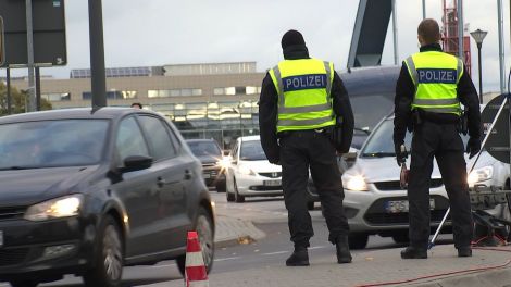 Kontrolle der Bundespolizei an der Grenze zwischen Deutschland und Polen an der Stadtbrücke Frankfurt (Oder)