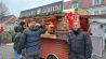 Tom Voss von der Glühwein-Manufaktur mit seinem Food-Truck auf dem Weihnachtsmarkt in Storkow